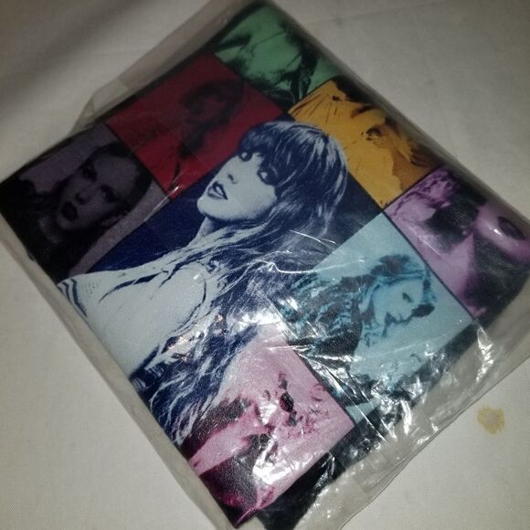 Taylor Swift Tshirt, size M new never worn in original Package - Picture 4 of 12